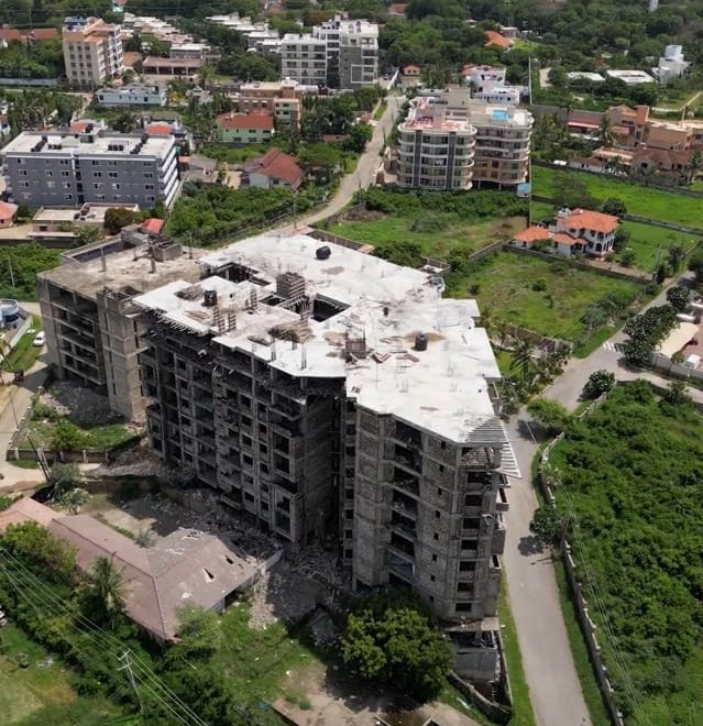 1996704382-07b0c2a65f4f0e5451b481eff77b47a883c2f0fde5008924cde33d757aef262d-d_639x1138